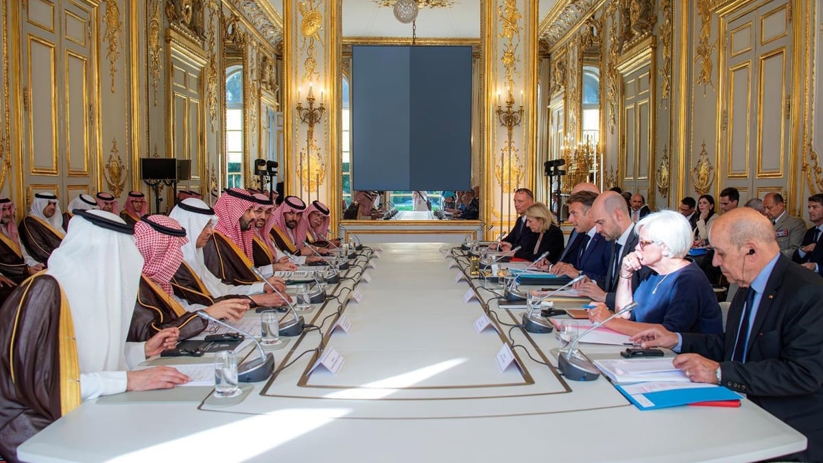 ولي العهد السعودي يختتم زيارته إلى فرنسا ببيان يعزز الشراكة الاستراتيجية
