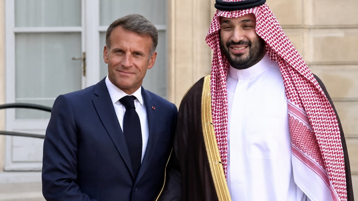 ولي العهد يصل قصر الإليزيه واستقبال ماكرون له