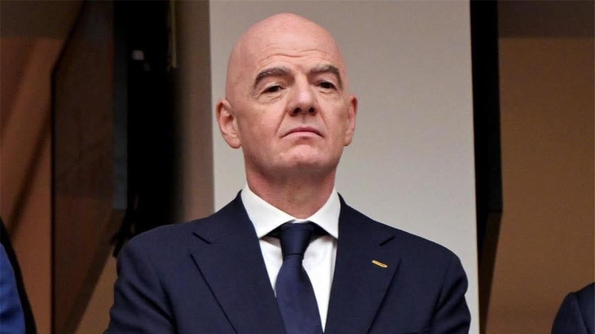 يويفا يطالب إنفانتينو بالاستقالة ويهدده بحجب الثقة