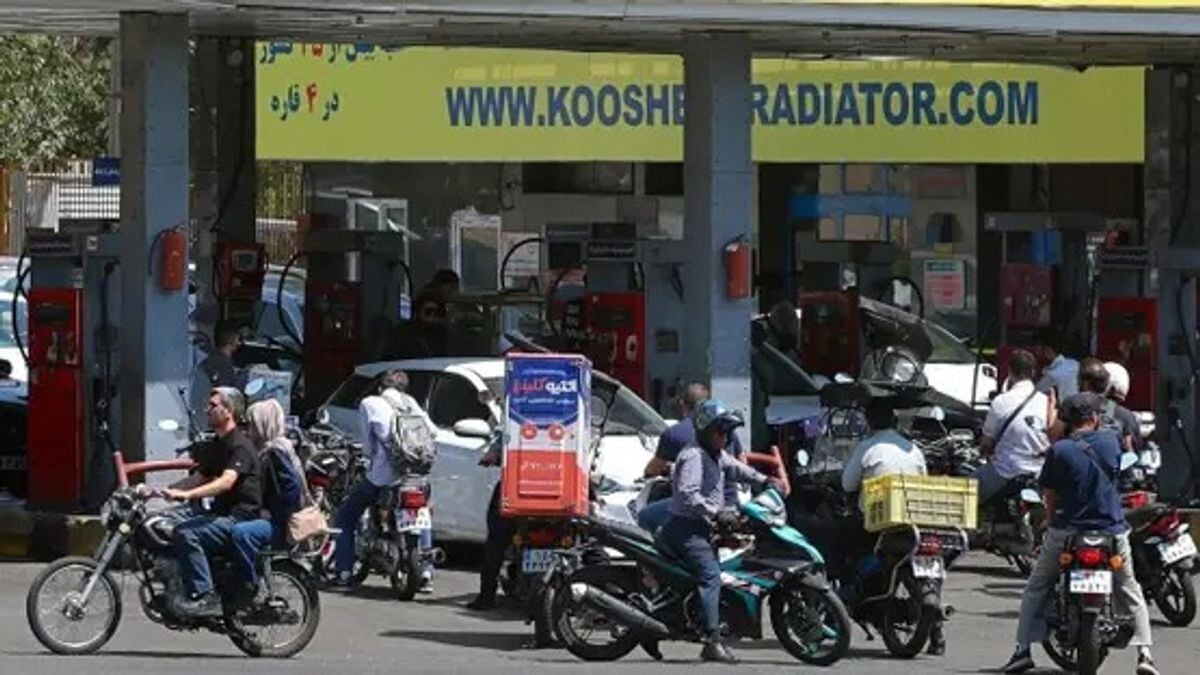 أزمة البنزين في إيران تتفاقم مع طوابير طويلة وعجز يومي 10 ملايين لتر