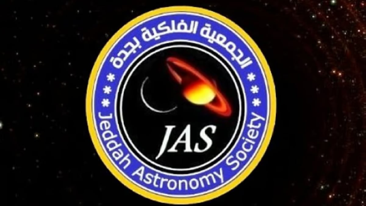 «أصابع من الضوء» تضيء سماء جدة عند الغروب