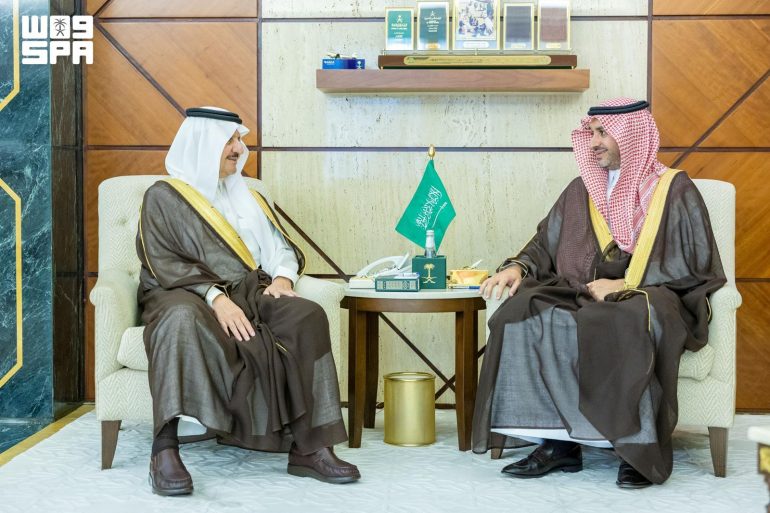 أمير الشرقية يستقبل مدير فرع الهيئة العامة لعقارات الدولة بالدمام