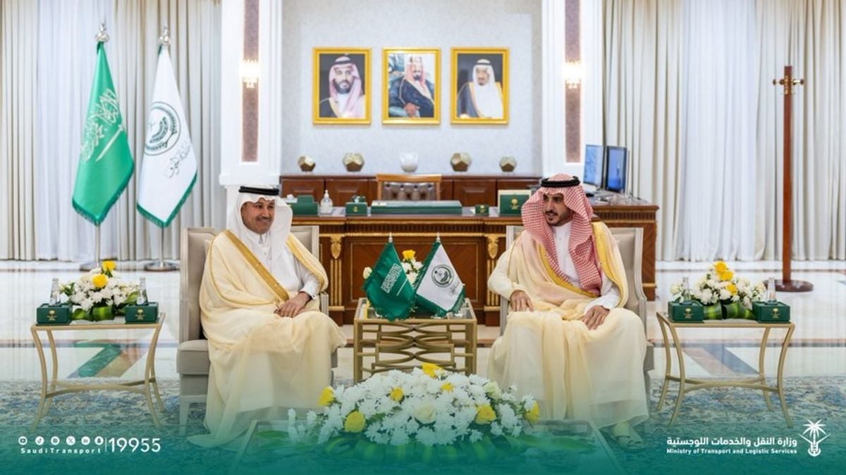 أمير الجوف يلتقي وزير النقل ويطلق مشروعات تنموية جديدة