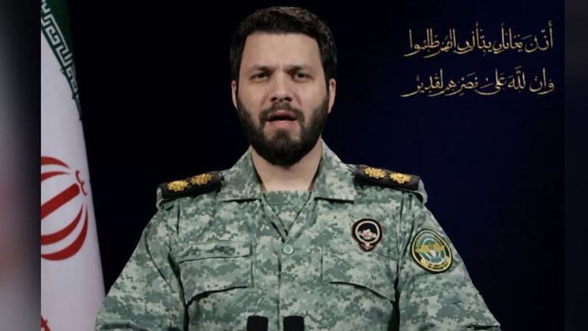 إيران تتوعد بزيادة الضغوط على السفن الحربية الأمريكية