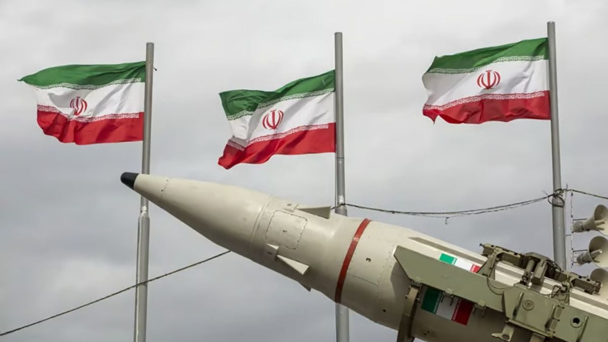 إيران تعلن أنها سترد على الهجمات الأمريكية بقوة أكبر