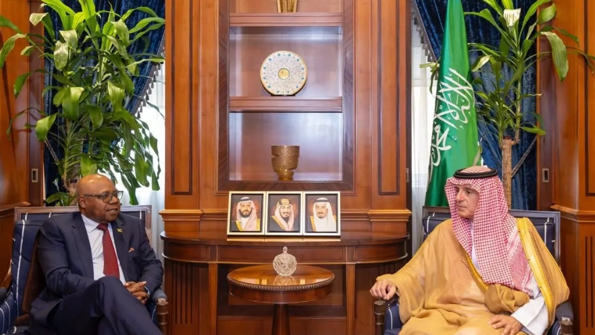 اجتماع بين وزير الدولة للشؤون الخارجية ووزير سياحة جامايكا لتعزيز التعاون