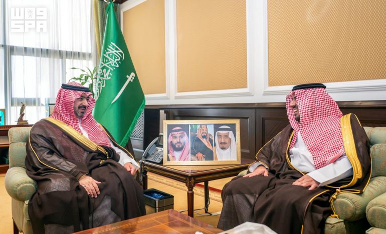 نائب أمير تبوك يستقبل مدير فرع وزارة الرياضة ويستعرض جهود دعم الأنشطة الرياضية