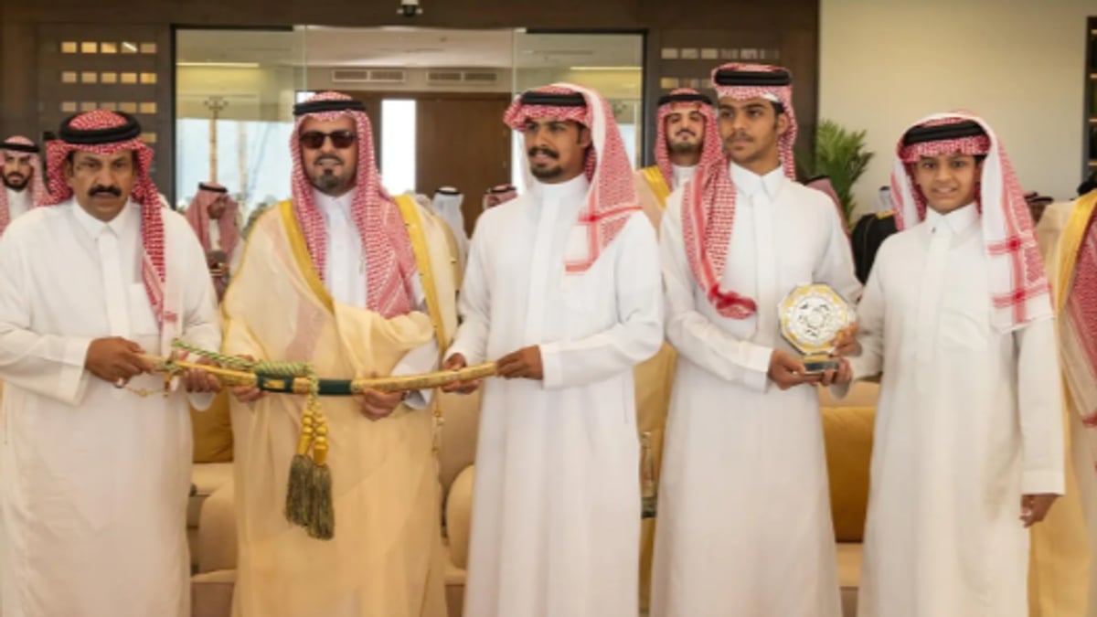 الأمير سعود بن مشعل يكرم الفائزين في مهرجان ولي العهد للهجن