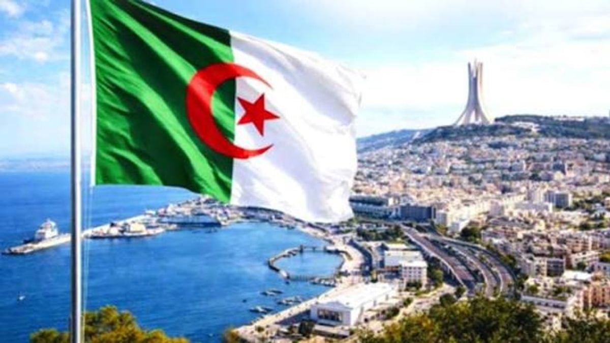 الجزائر تدين استهداف مكة المكرمة بطائرة مسيرة