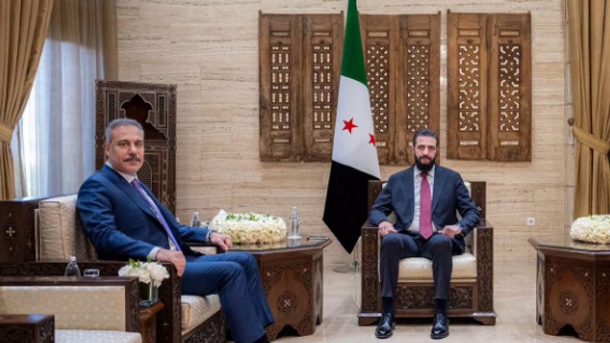 الرئيس السوري ووزير الخارجية التركي يبحثان الأوضاع الإقليمية في دمشق
