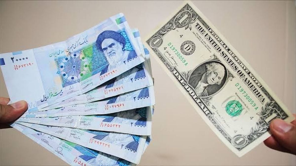 العملة الإيرانية تنخفض والدولار يتجاوز 228 ألف تومان