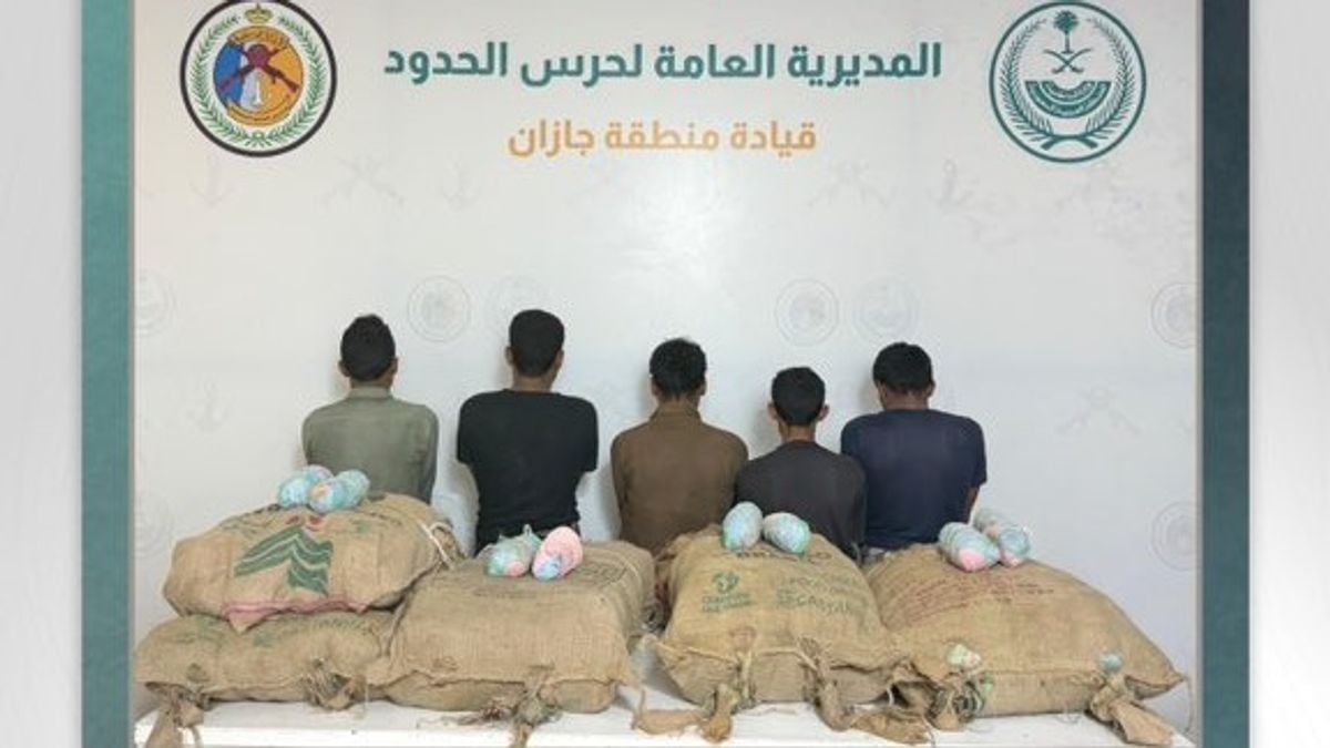 ضبط 95 كيلوجرامًا من القات مع 5 مهربين يمنيين بجازان