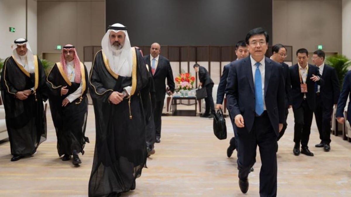 «المبارك» يناقش تعزيز التعاون المالي والاستثماري مع الصين