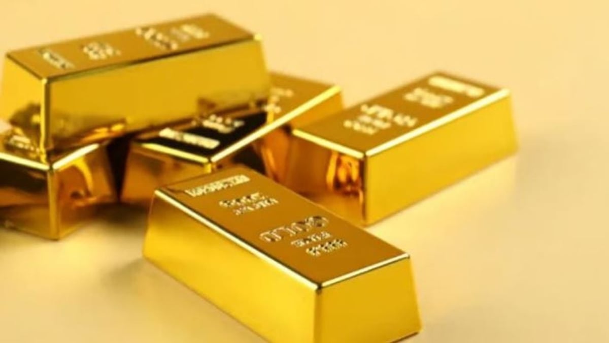 الذهب يتراجع عالمياً توقعات الفائدة المرتفعة تضغط على الأسعار