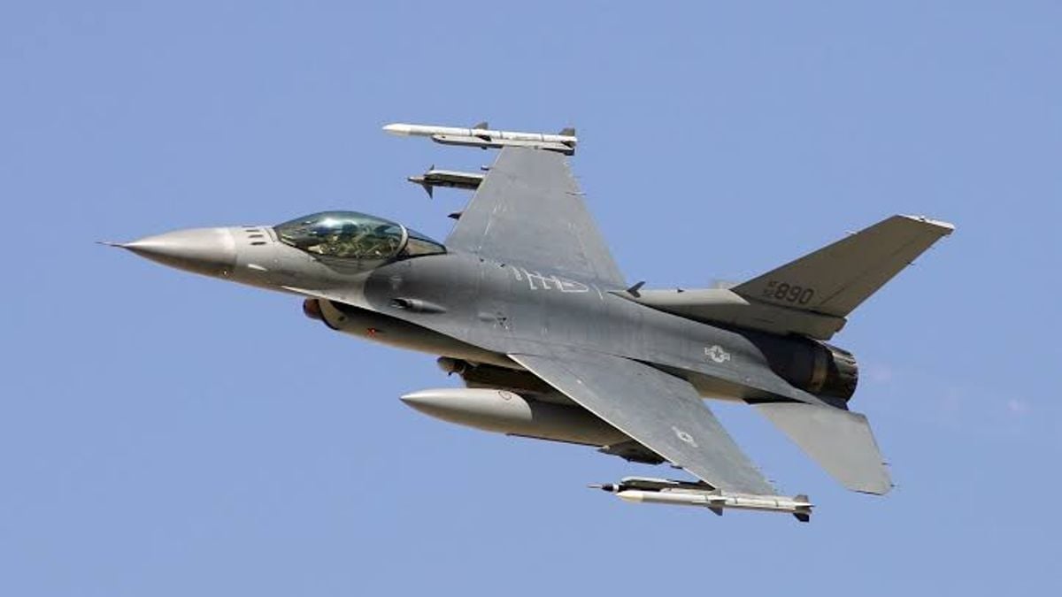 تحطم مقاتلة F-16 أمريكية ونجاة طيارها قرب قاعدة بألمانيا