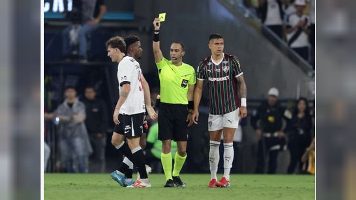 حكم مباراة فلومينينسي وفاسكو دي جاما يتسبب في جدل بالدوري البرازيلي