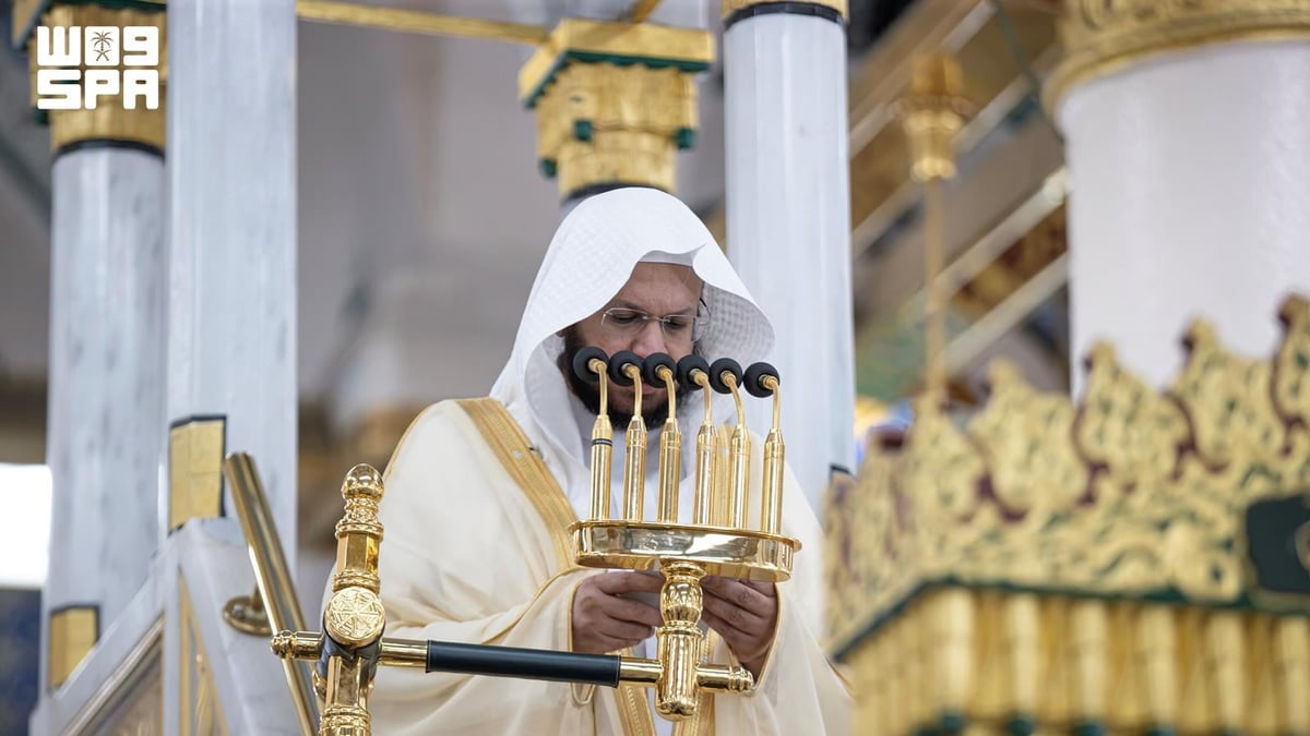 خطيب المسجد النبوي يحذر من الاعتداء على الحرمين الشريفين