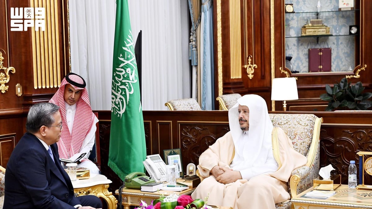 رئيس مجلس الشورى يناقش تعزيز العلاقات البرلمانية مع سفير الفلبين