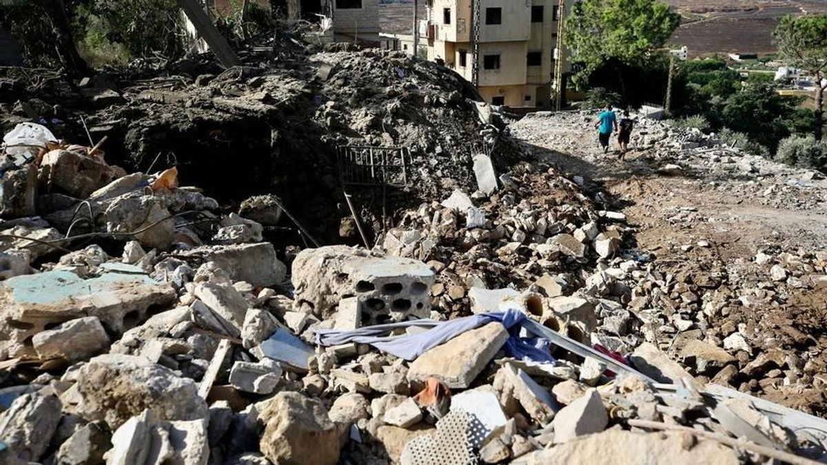غارات إسرائيلية تودي بحياة 11 شخصاً بينهم رضيعان في كفررمان لبنان