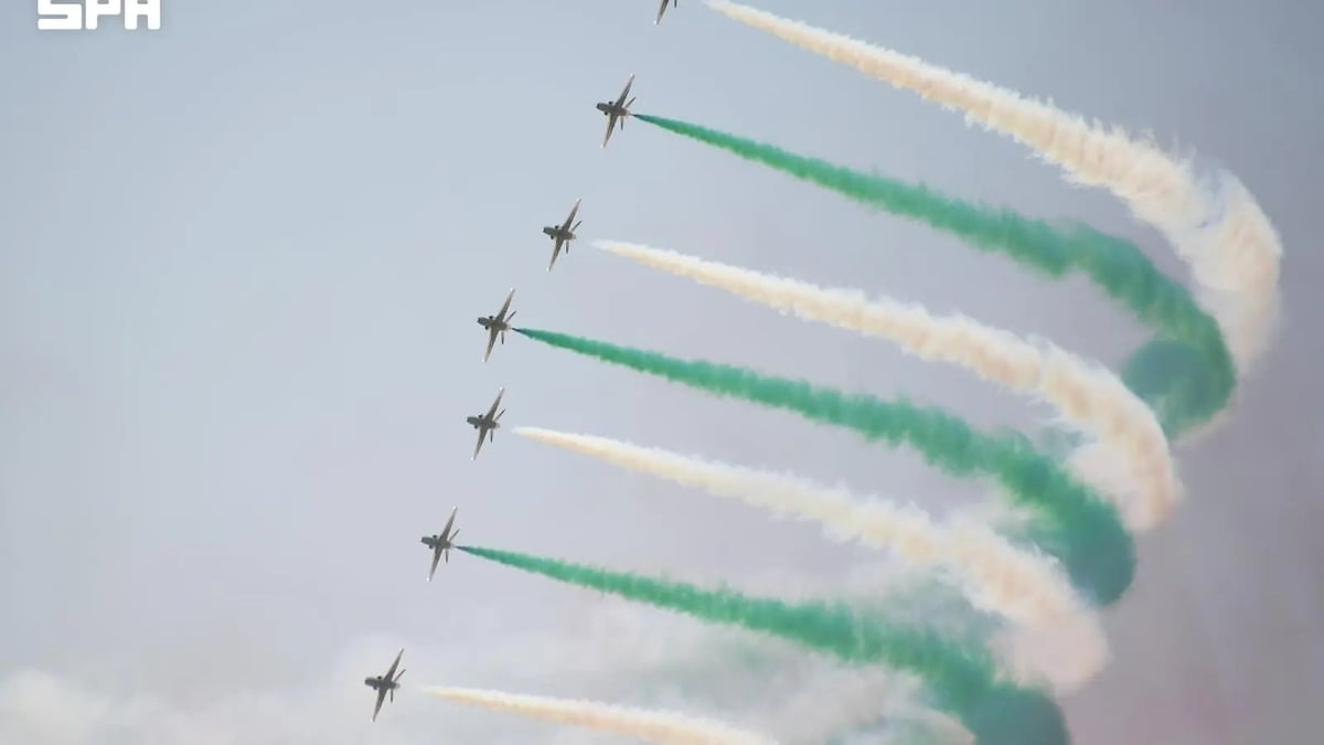 فريق الصقور السعودية يقدم عروضًا جوية في معرض العلمين للطيران