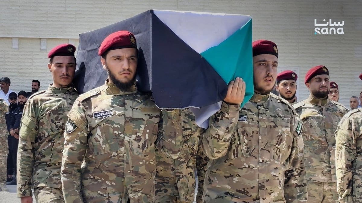 مقتل 11 في انفجار بموقع عسكري بدير الزور شرق سوريا