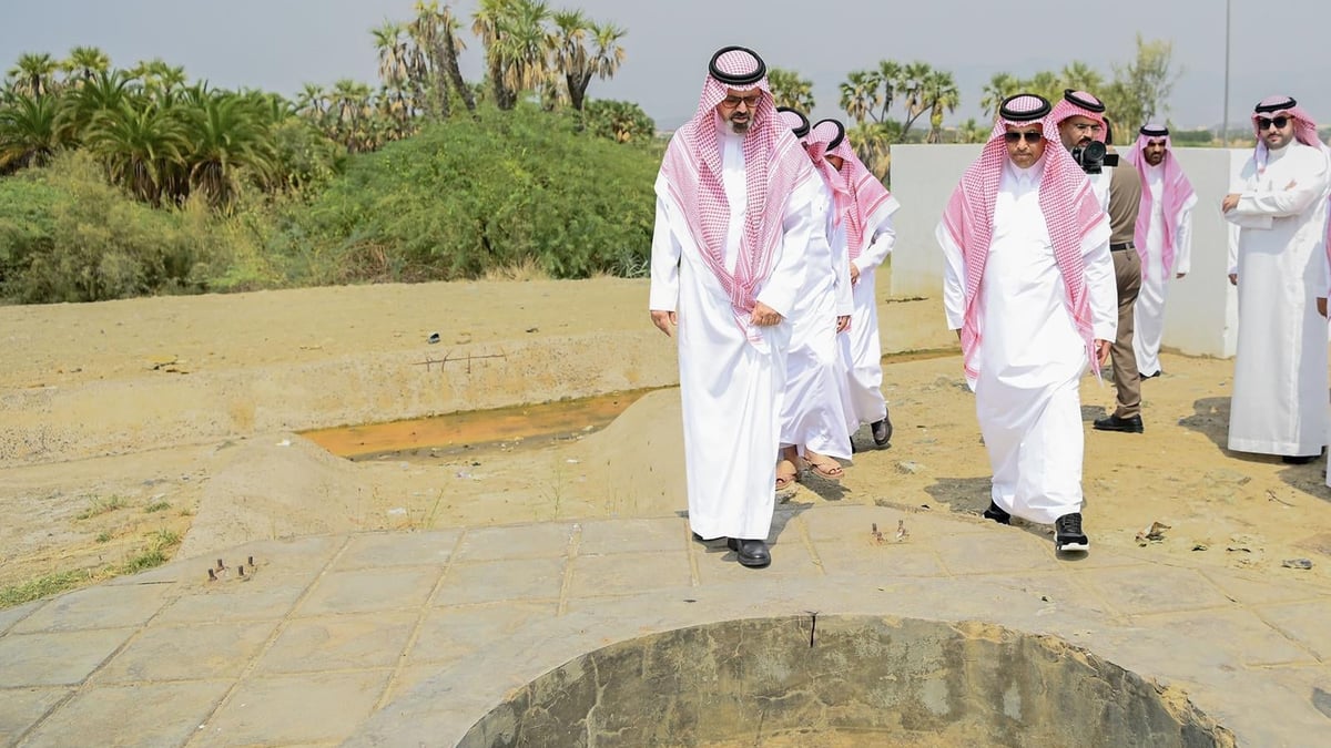 نائب أمير جازان يؤكد أهمية تطوير العين الحارة بالعارضة