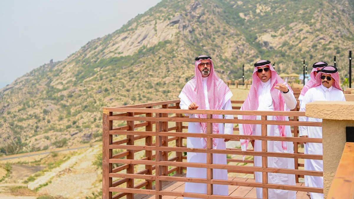 نائب أمير جازان يزور مشروع تطوير مطل محافظة العارضة
