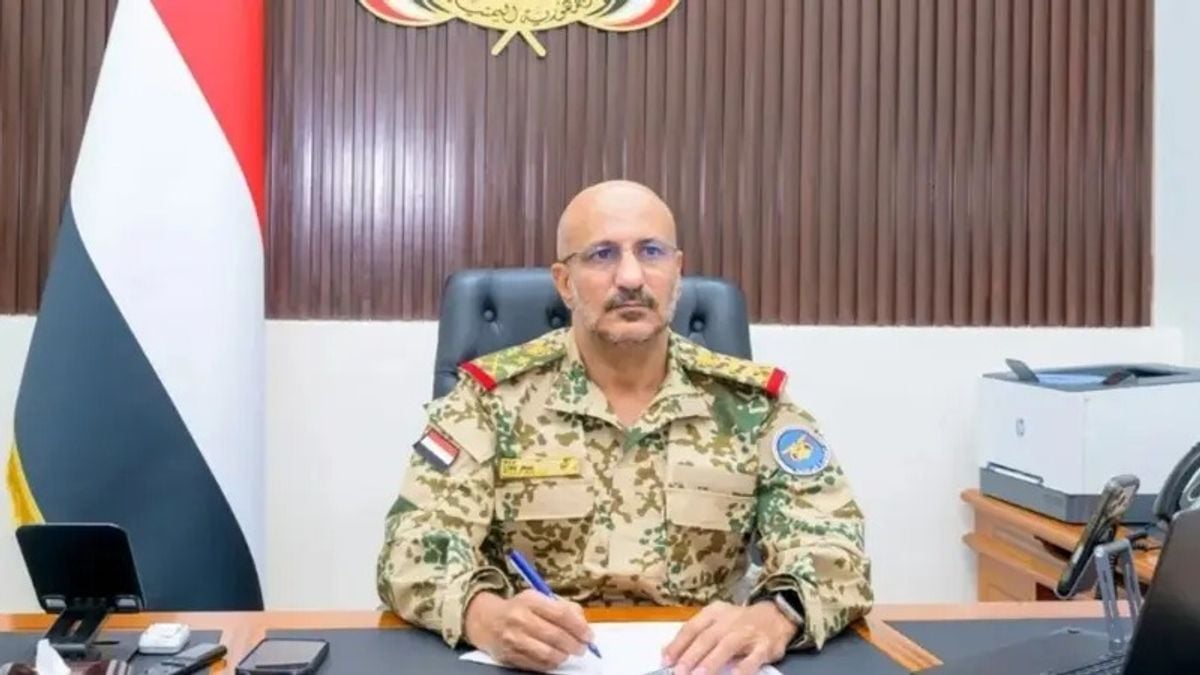 نائب رئيس مجلس القيادة اليمني يعلن عن تشكيل مركز قيادة بديل للقوات