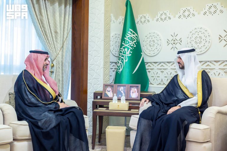 نائب أمير الشرقية يستقبل مدير عقارات الدولة الجديد عبدالله الغنيم