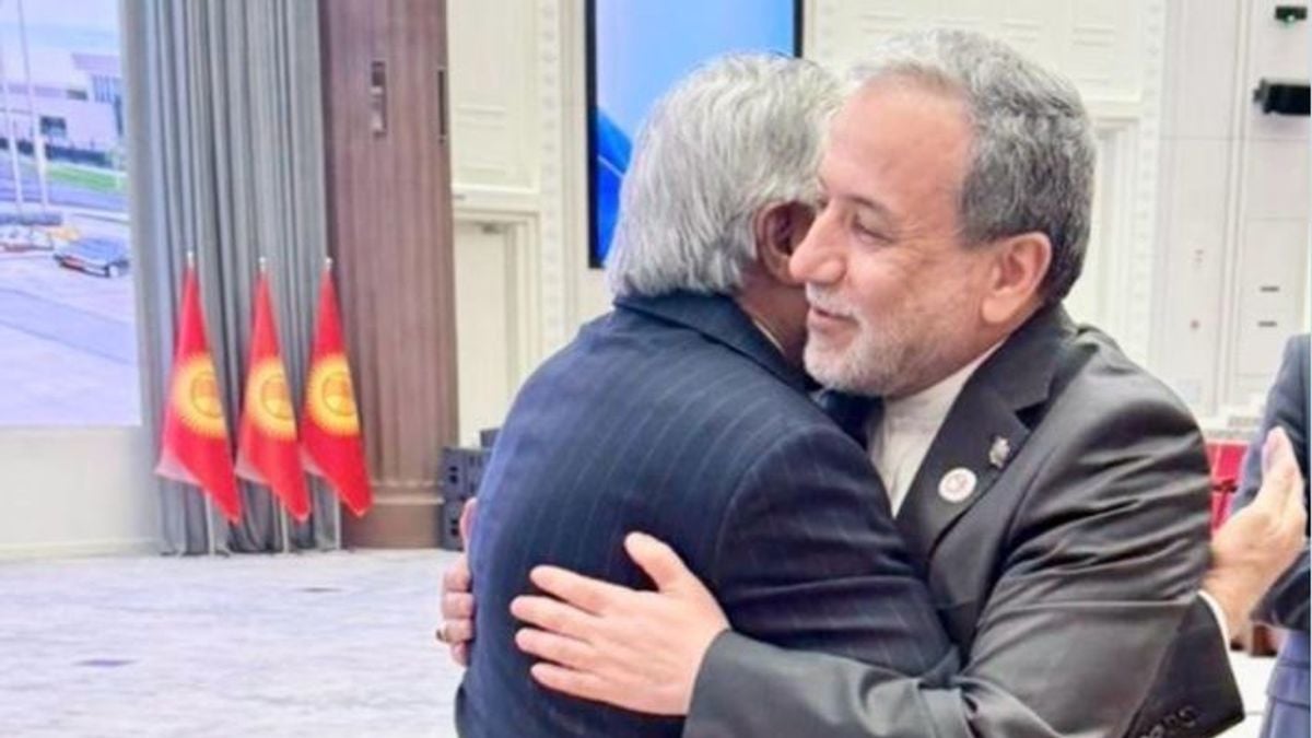 وزير الخارجية الباكستاني يناقش العلاقات مع إيران والتطورات الإقليمية