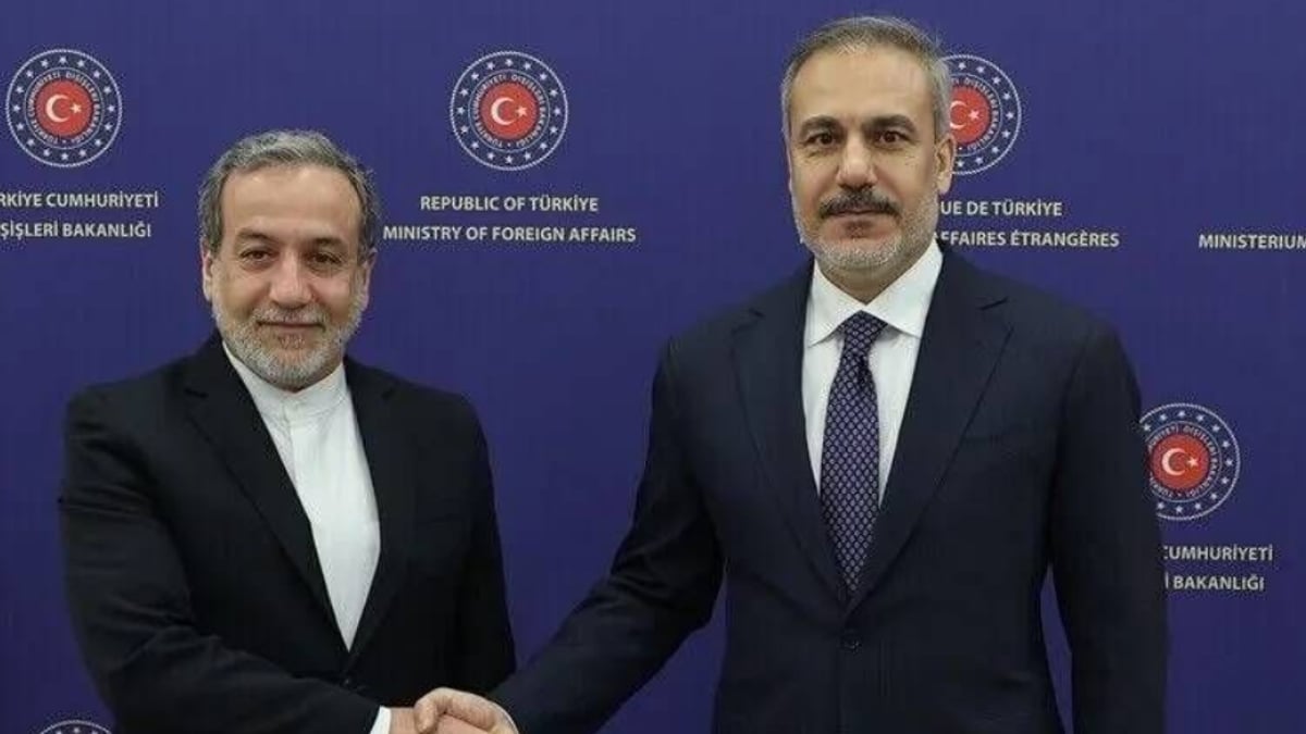 وزير الخارجية التركي والإيراني يتبادلان الاتصالات لاحتواء التصعيد في المنطقة