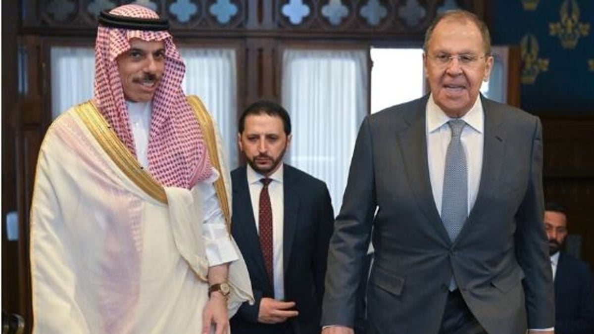 وزير الخارجية يؤكد أهمية التعاون مع روسيا لدعم أسواق الطاقة العالمية