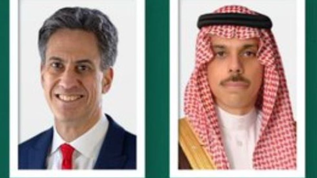 وزير الخارجية يناقش مع نظيره البريطاني أمن الملاحة في الممرات المائية