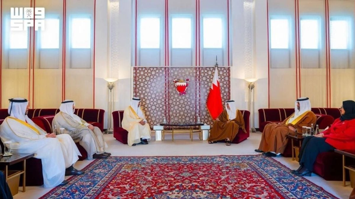 ولي العهد البحريني يلتقي وزير الصحة السعودي