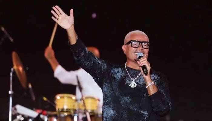 عمرو دياب يضيء سماء القاهرة بحفل مذهل في ديسمبر
